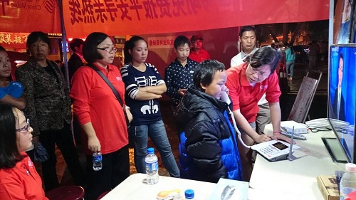 小男孩走失，移動(dòng)員工幫他們找 親人