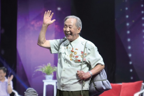 83歲，張立修打行軍包依然很迅速