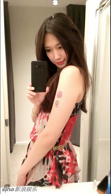 有顏有胸！日本變性美女性感迷人走紅網(wǎng)絡(luò)