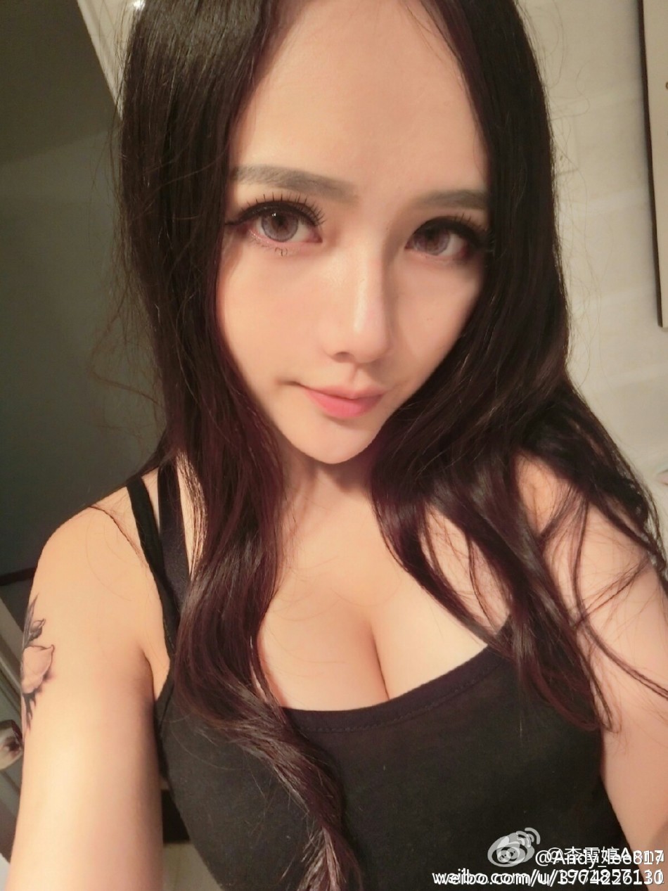 湖大21歲?；ㄇ巴购舐N無懼走光