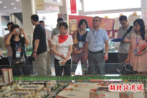 　　中國(guó)家具CBD規(guī)劃沙盤(pán)